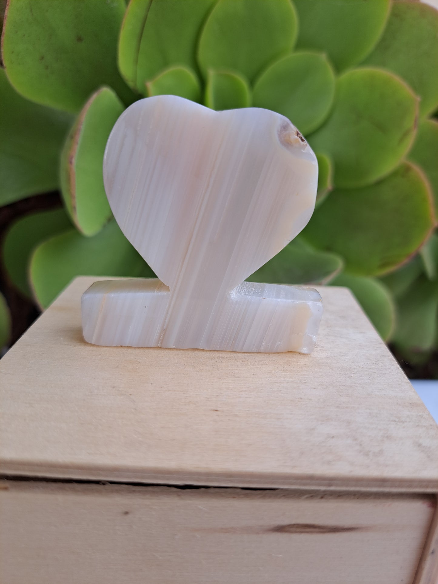 Agate Heart Stand